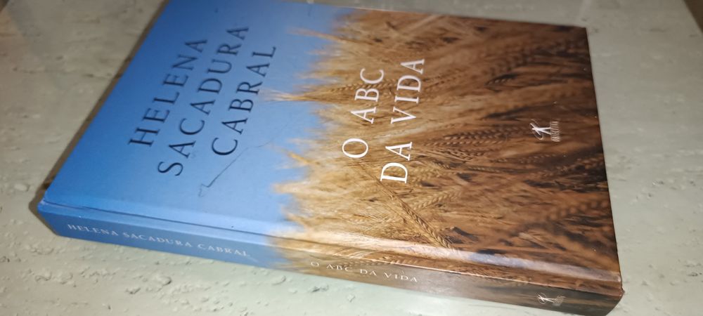 Livro O Abc da Vida de Helena Sacadura Cabral 
de Helena Sacadura Cabr