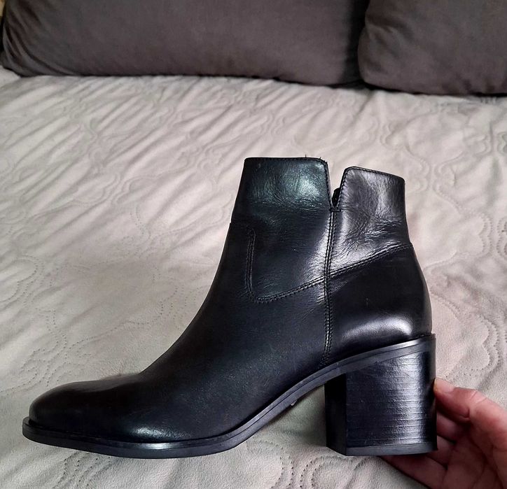 Шкіряні демі черевики