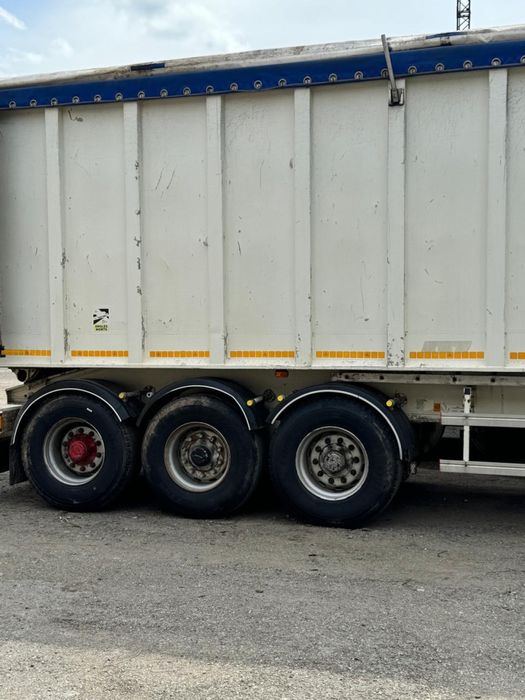 Самоскид зерновоз напівпричіп Benalu