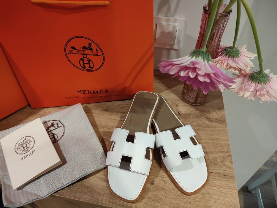 Piękne klapki Hermes 38