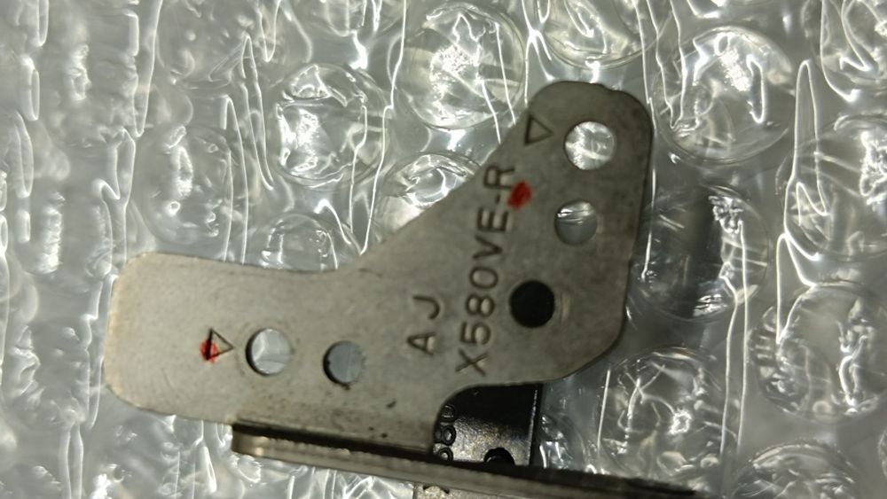 ASUS X580V Hinges64550774928001121