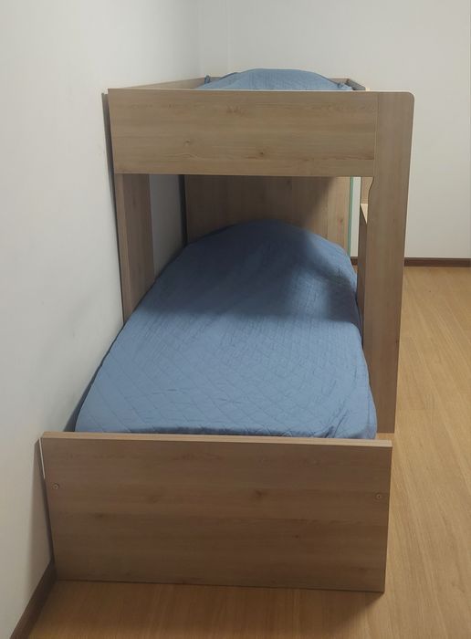 Beliche com colchões usados