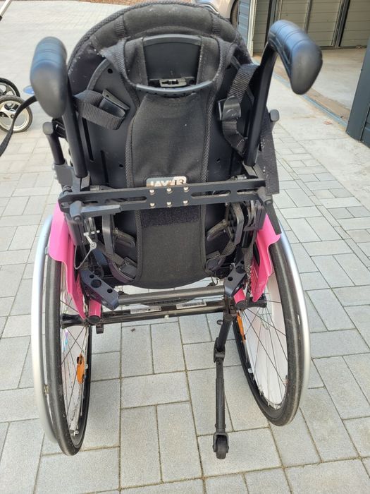 Wozek inwalidzki dla dziewczynki