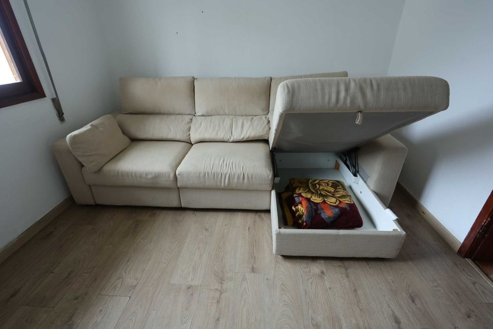 Sofá Ikea Skillstuna 3 lugares com Chaise longue