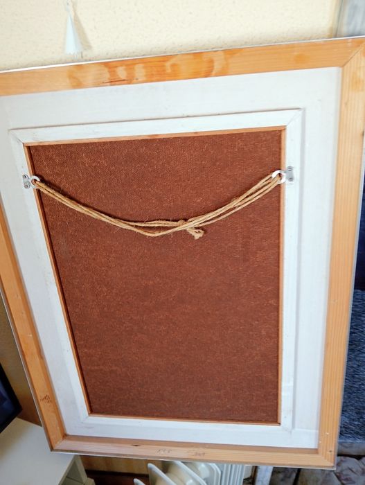 Quadro de palhaço com relevos. Moldura branca com paspartout metálico