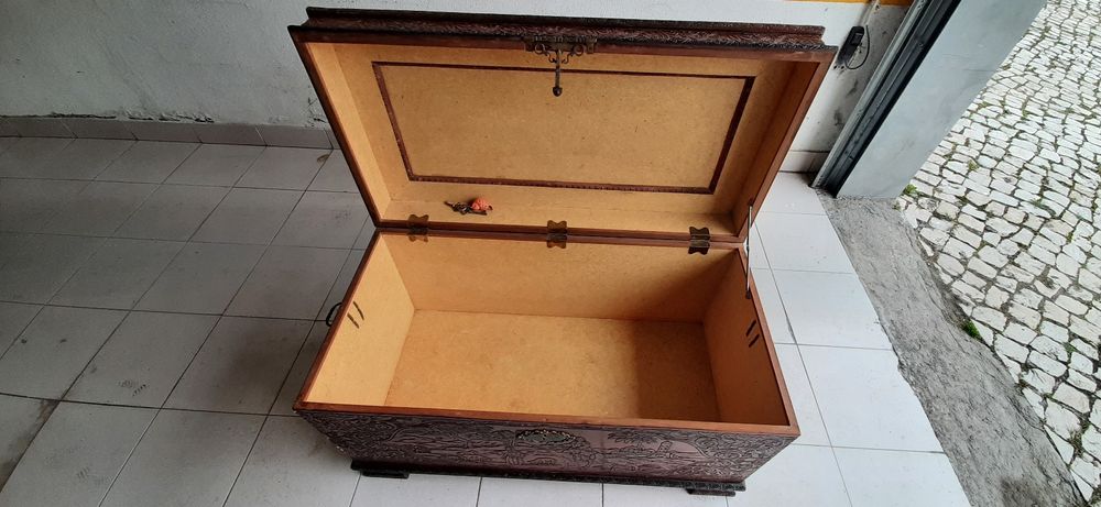 Arca baú de madeira grande antigo/ vintage