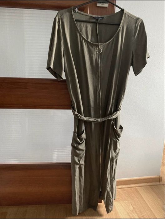 Piękna oliwkowa sukienka M Greenpoint
