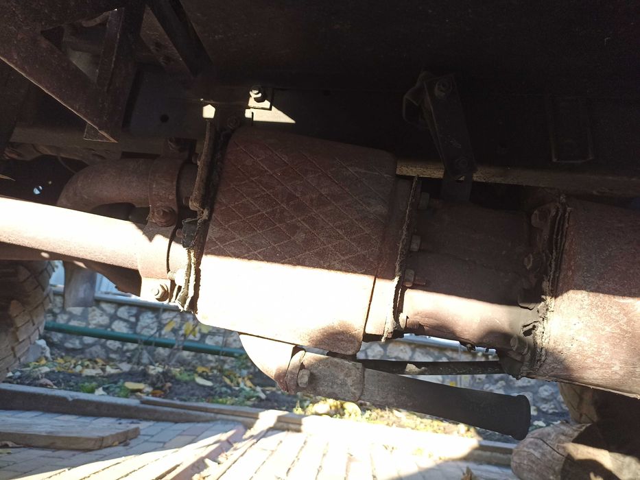 Пожежний автомобіль АЦ-40 ЗІЛ 131  потребує ремонту кабіни водія