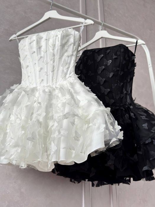 неймовірний комплект корсета та пишної спідниці