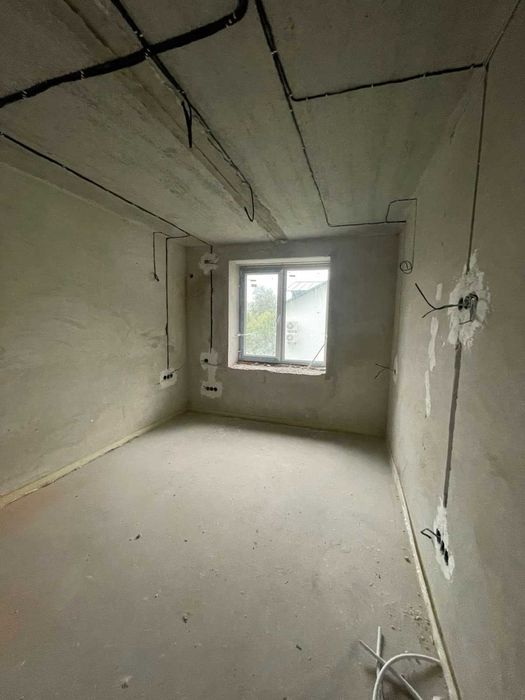 ПРОДАЮ 3-кімнатну квартиру (Глибока Долина 19)