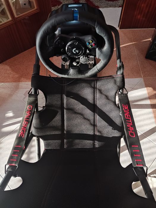 Cadeira Playseat Challenge Gaming + Volante e Pedais LOGITECH G923