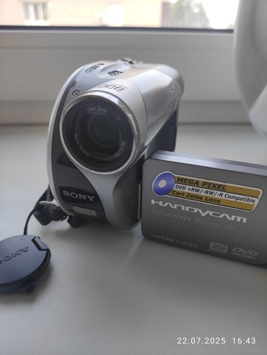 видеокамера SONY dcr-dvd205e рабочая с зарядкой