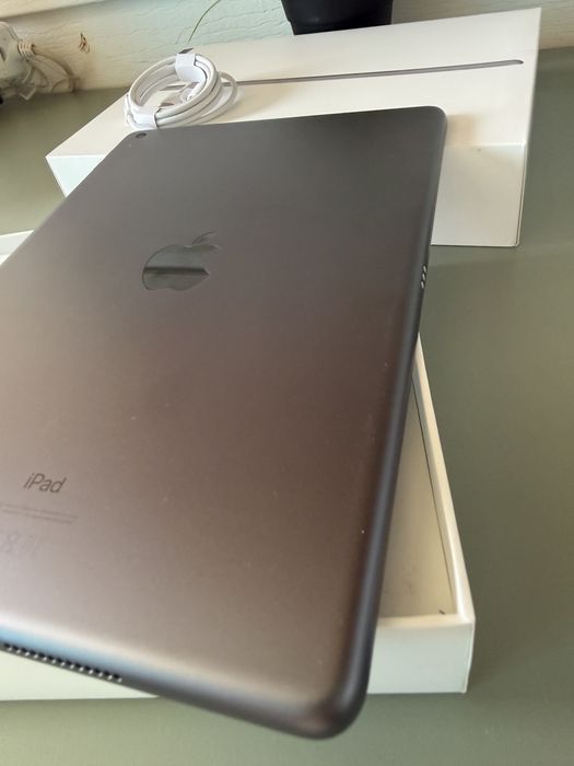 Apple iPad 10.2” 8a Geração 2020