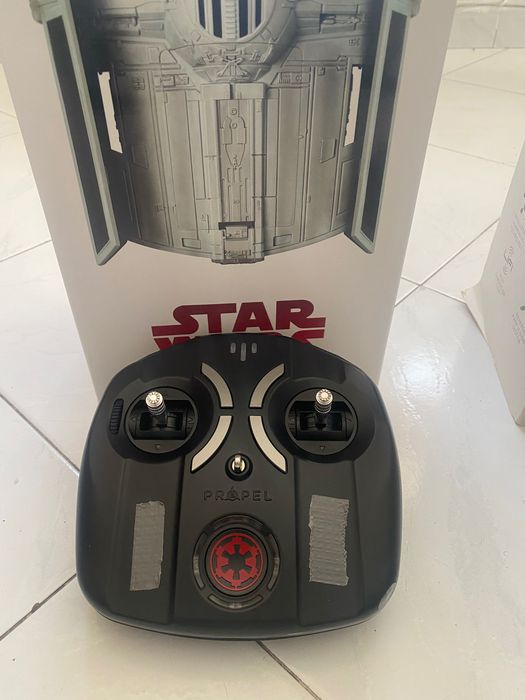 Vendo um drone da Star Wars semi-novo
