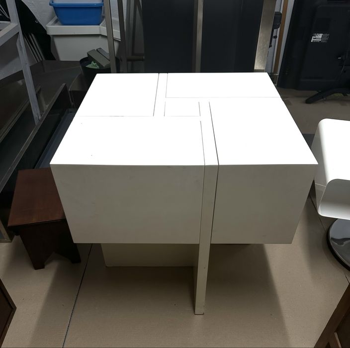 Mesa de apoio lacada