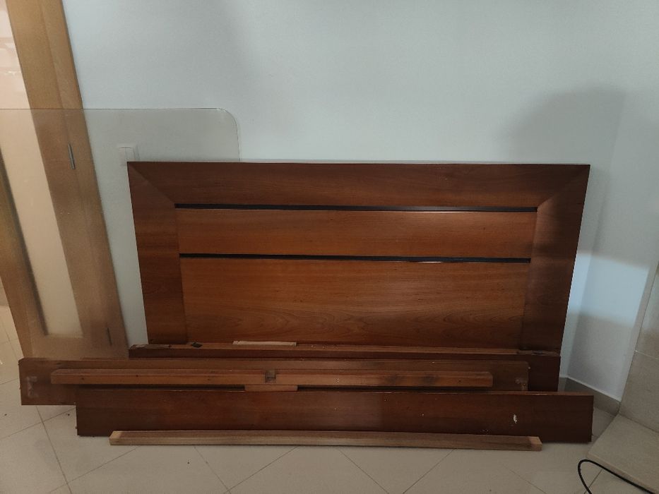 Cama de casal em excelente estado