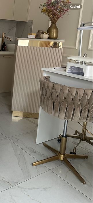 Zestaw krzeseł kosmetycznych