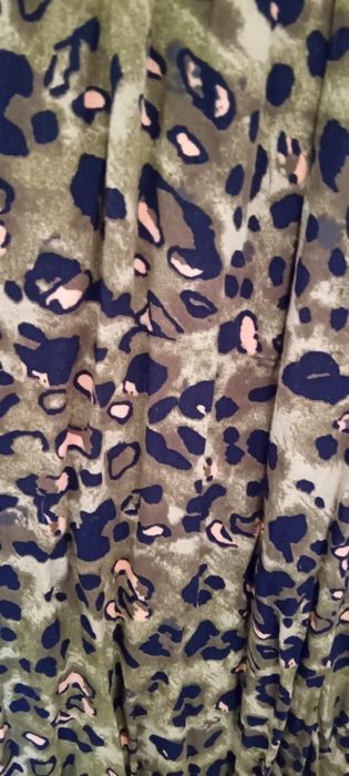 Vestido comprido em vede, com estampado