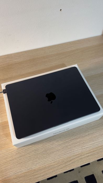 Vendo MacBook Air 13'' | 2025 | M4  Com 4 meses .