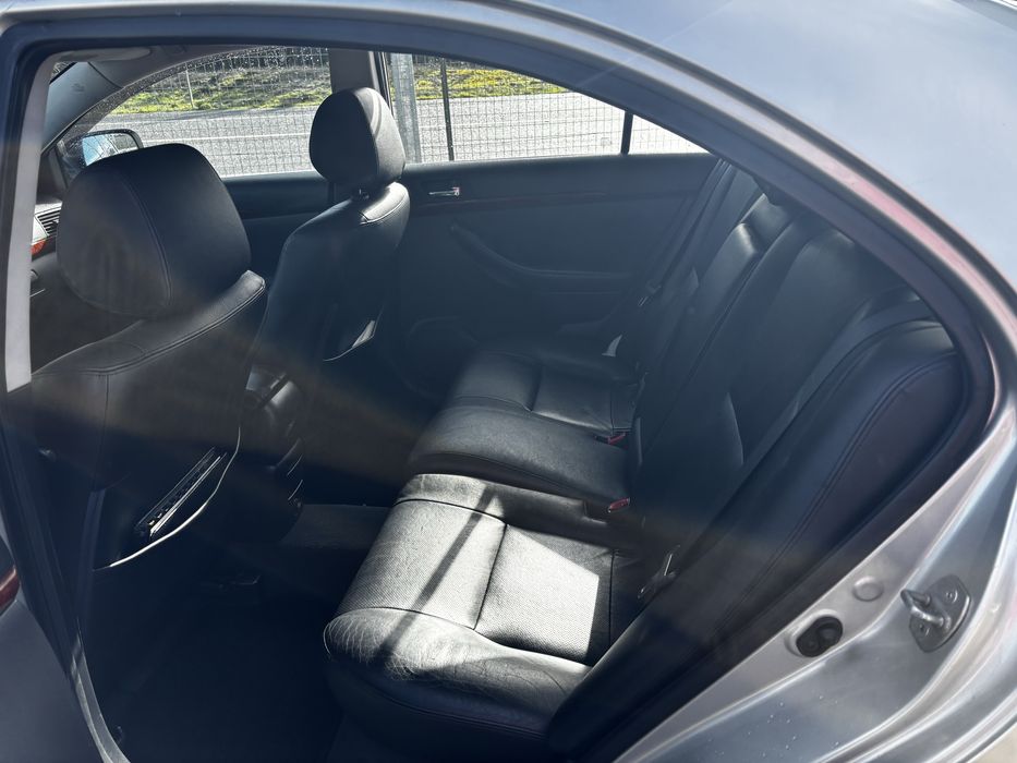 Toyota Avensis 2.0 GPL/Gasolina (2004)