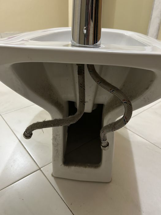 Bidé branco marca Valadares