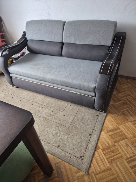 Sofa z sankcja spania plus pufa