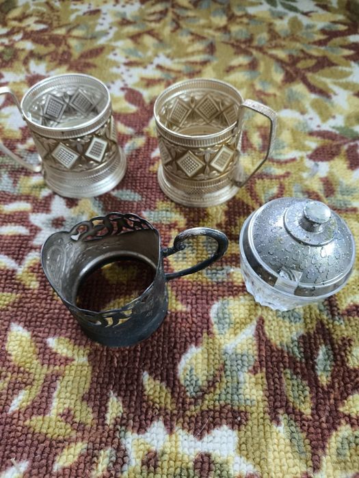Підстаканники і солонка