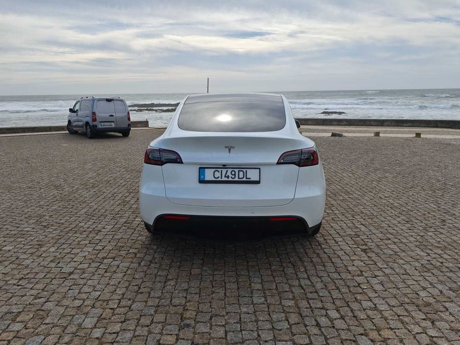Tesla model Y premium Long Range RWD 2024