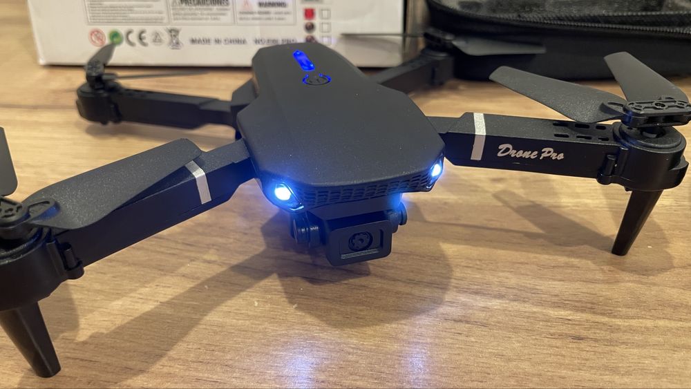 Dron E88 zestaw z dodatkową baterią