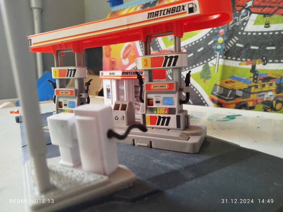 Трек Hot Wheels, автозаправка, вертиколо, поліцейське відділення