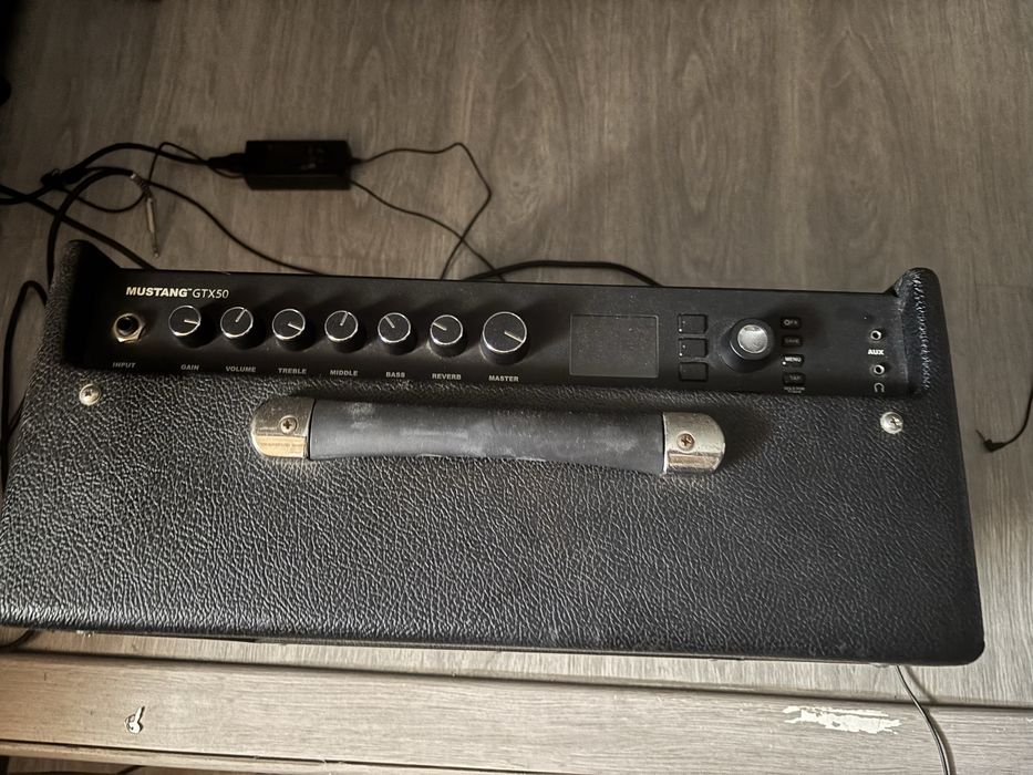 Amplificador guitarra Mustang GTX50 + pedaleira
