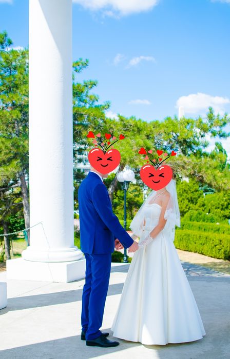 Свадебный костюм и платье