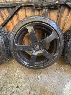 Jantes Aversus e pneus Radar Renegade 275/40 R22 108V XL