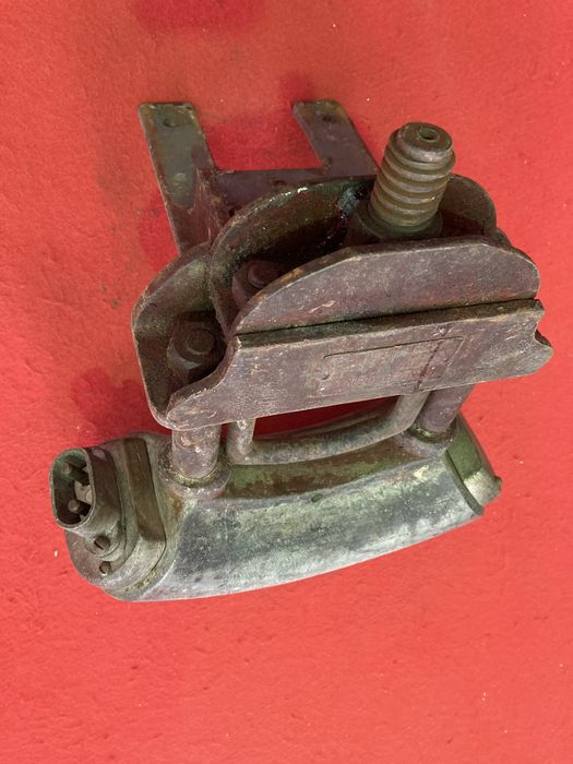 Antigo molde / ferramenta para vulcanizar pneus.