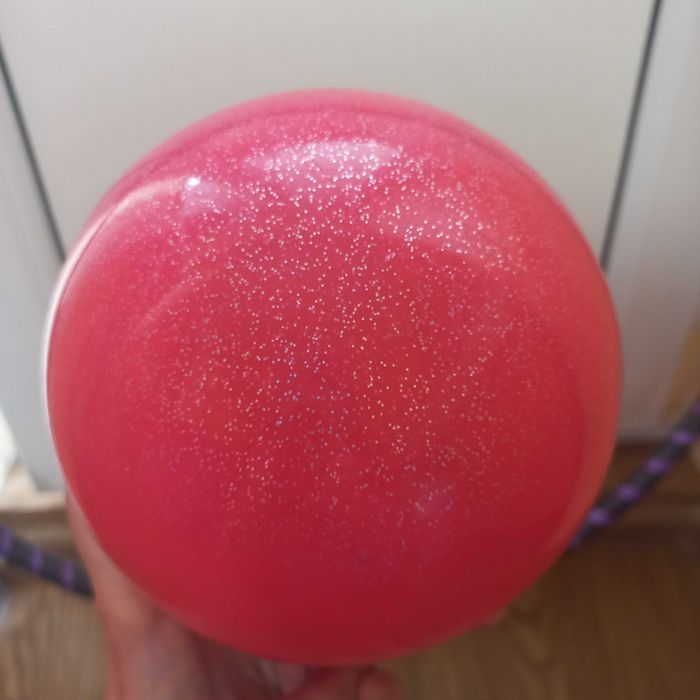 Мяч та обруч для гімнастики