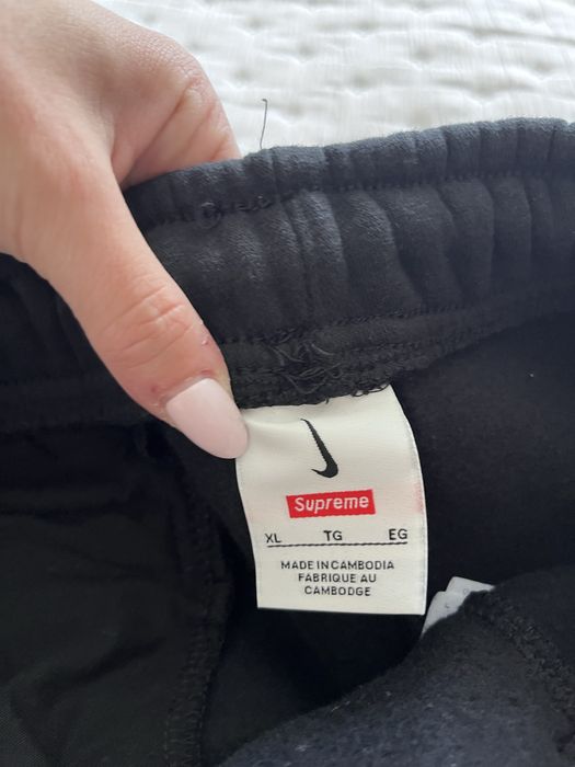 Calças nike supreme