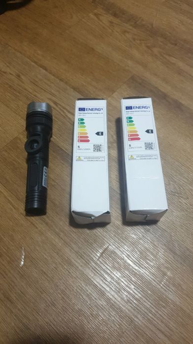 Продам отличный тактический фонарь