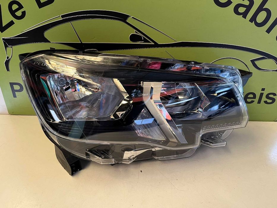 Peugeot Partner III K9 - Farol Direito - FF915