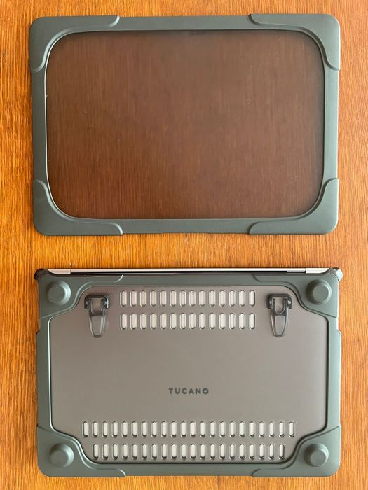 Итальянский Чехол Tucano на MacBook Air 13