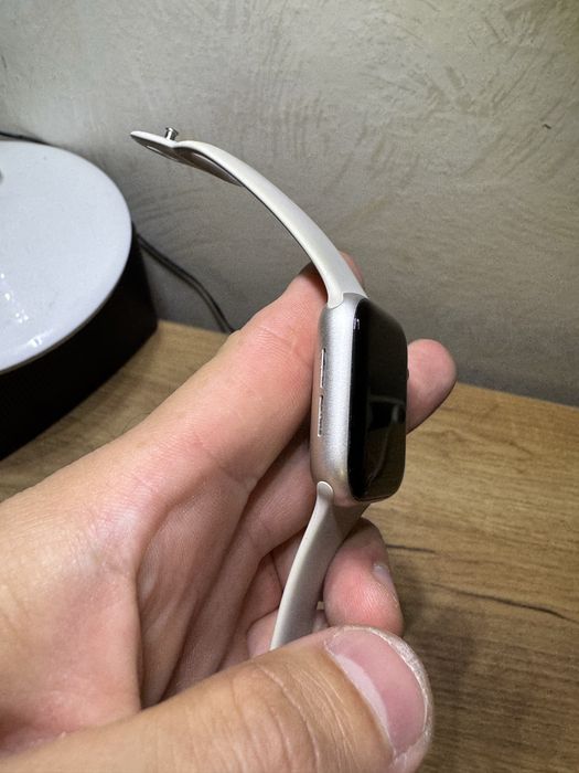 Apple watch  SE 2 40 mm акб 100 % гарний  стан