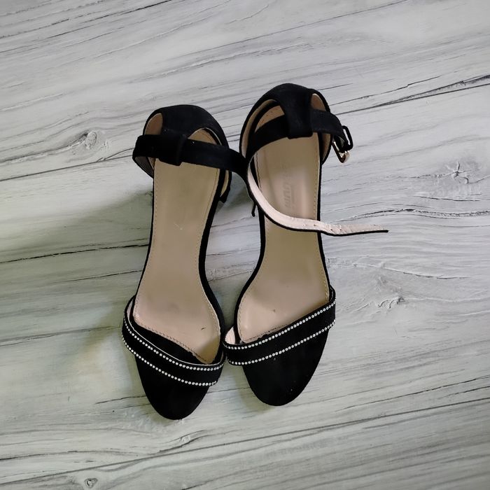 Sandały czarne zdobione na sylwestra