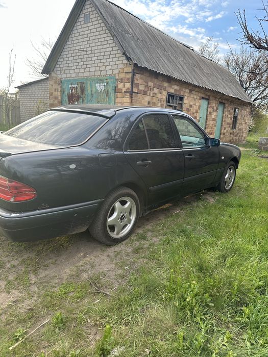 Продам Mercedes-Benz 210