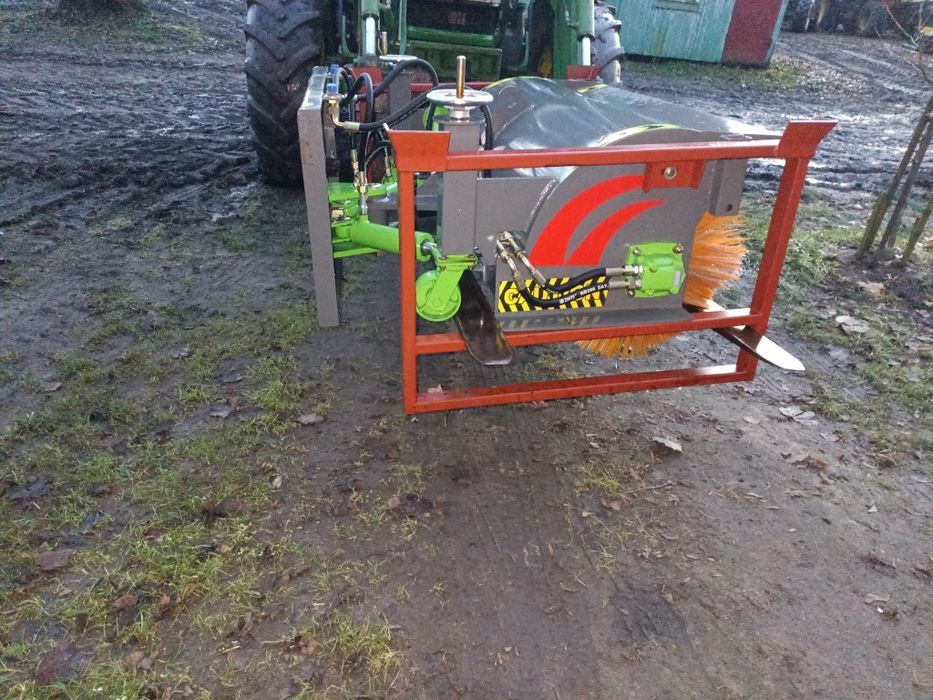 Zamiatarka szczotka do ładowarki napęd hydrauliczny i sterowa na boki