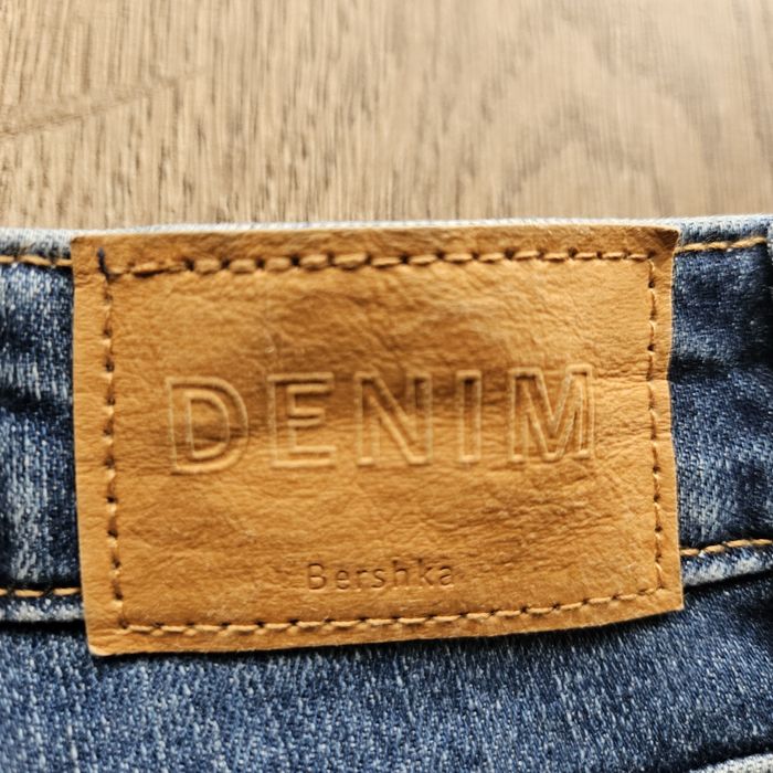 Jeansy Bershka niebieskie