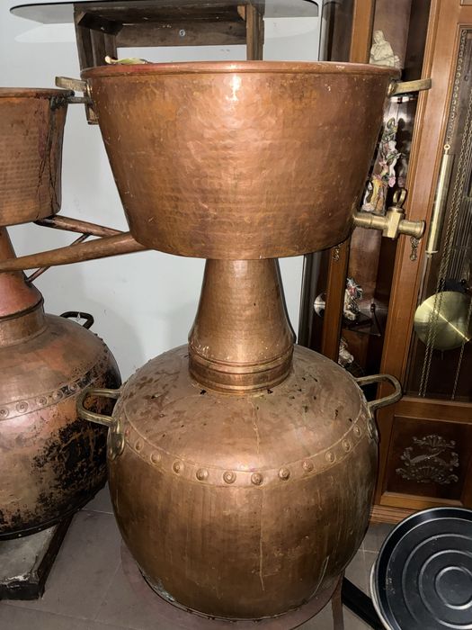 Alambiques antigos em cobre