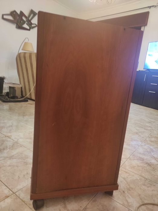 Bar em madeira de cerejeira