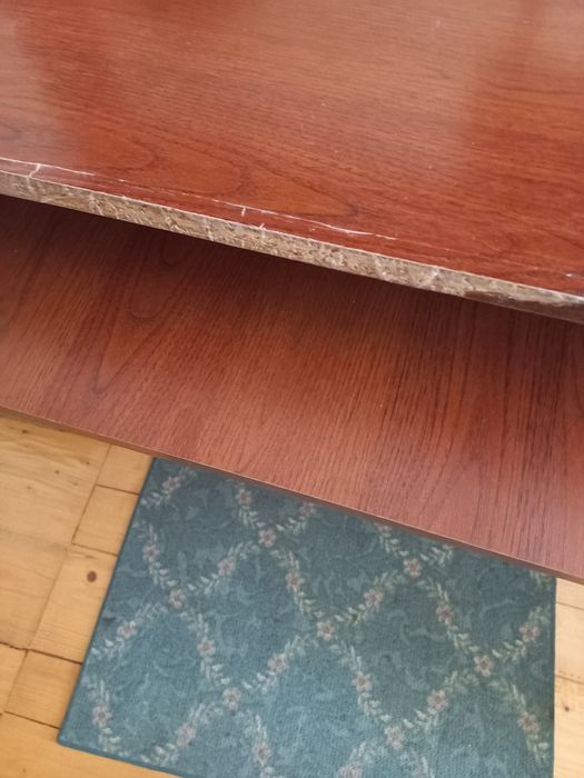 Комп'ютерний стіл, самовиніс