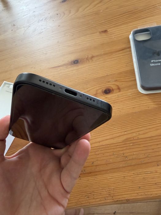 Iphone 15 bateria 87%
