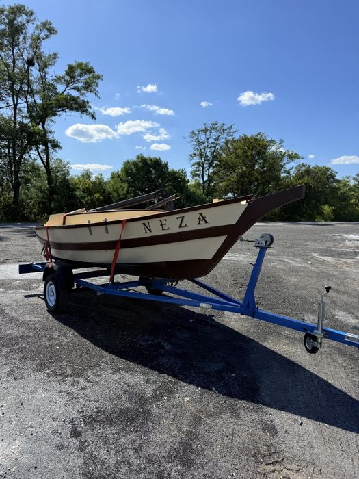 Яхта парусна моторна двух палубна с лафетом лавет катер