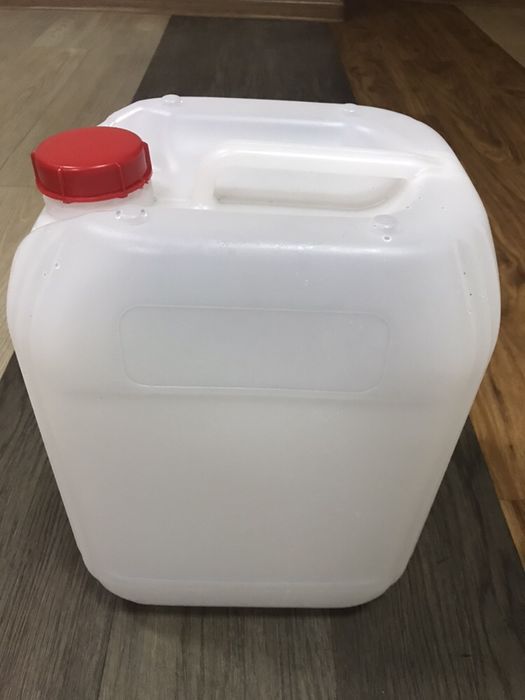 Каністра пластик  10 л б/у  Самовивоз!
